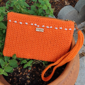 Πλεκτό χειροποίητο τσαντάκι σε πορτοκαλί χρώμα