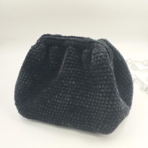Γυναικεία πλεκτή τσάντα από μαύρο βελούδο, με κρυφό κούμπωμα