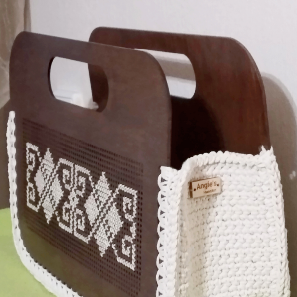Πλεκτή χειροποίητη γυναικεία τσάντα με την προσθήκη ξύλινων στοιχείων - Μαίανδρος