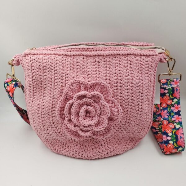 Πλεκτή Χειροποίητη τσάντα χιαστί ροζ, με λουλούδι